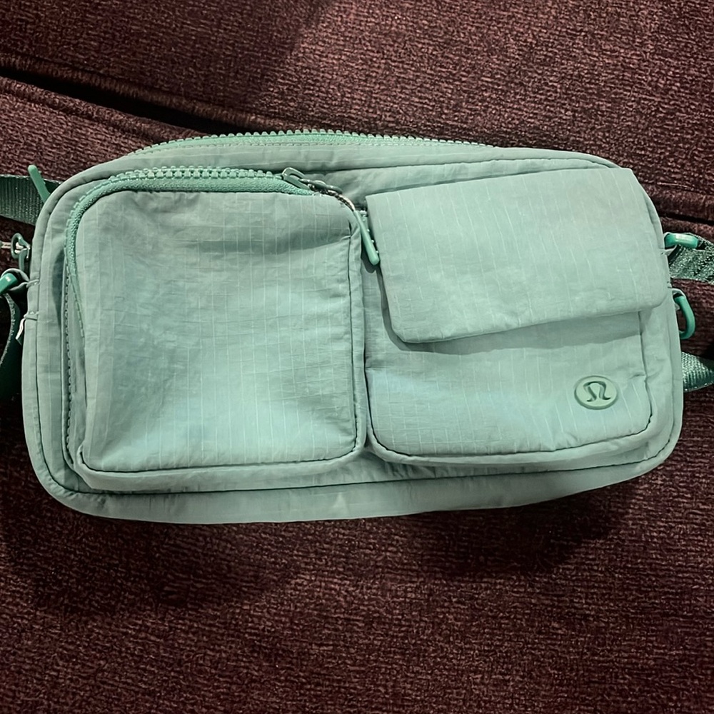 Lululemon Multi-pocket crossbody bag